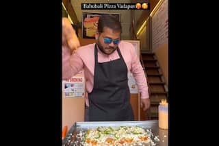 Viral Food Video: Man Prepares Pizza Vada Pav With Cheese And Sauces, Foodies Call It 'Sada Pav' - Watch