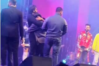Viral Video: Ranbir Kapoor's Fan Forcefully Hugs Him on Stage And What he Did Next is... - WATCH