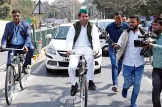 Tej Pratap Yadav Rides Bicycle to Secretariat to Save Environment, Says Saw Mulayam Singh In Dream, Got Inspired