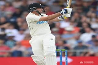 टिम साउदी ने की MS Dhoni के महारिकॉर्ड की बराबरी, टेस्ट में माही के 'छक्कों' से आगे निकलने के करीब
