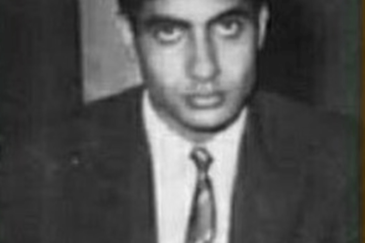 बिग बी ने पोस्ट की पुरानी तस्वीर, फैंस बोले- इतने हैंडसम! आप अभिषेक जैसे दिखते हैं