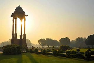 Delhi Wakes Up To Sunny Friday Morning, Minimum Temp Settles at 9.5 degrees Celsius