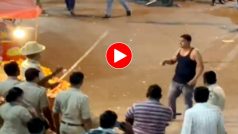Viral Video Today: चाकू से लोगों को धमका रहे शख्स पर कर्नाटक पुलिस ने चलाई गोली, फिर खूब पिटाई भी कर दी- देखें वीडियो