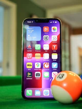 iPhone 13 की कीमत हो गई आधी, 40000 से कम दाम में खरीदें धांसू फोन
