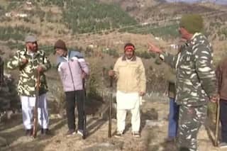 बदलते कश्मीर की तस्वीर : पिछले महीने 950 ग्रामीणों ने CRPF से ली डिफेंस गार्ड की ट्रेनिंग