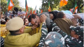 दिल्ली में बीजेपी का हंगामेदार प्रदर्शन, अरविंद केजरीवाल के इस्तीफे की मांग