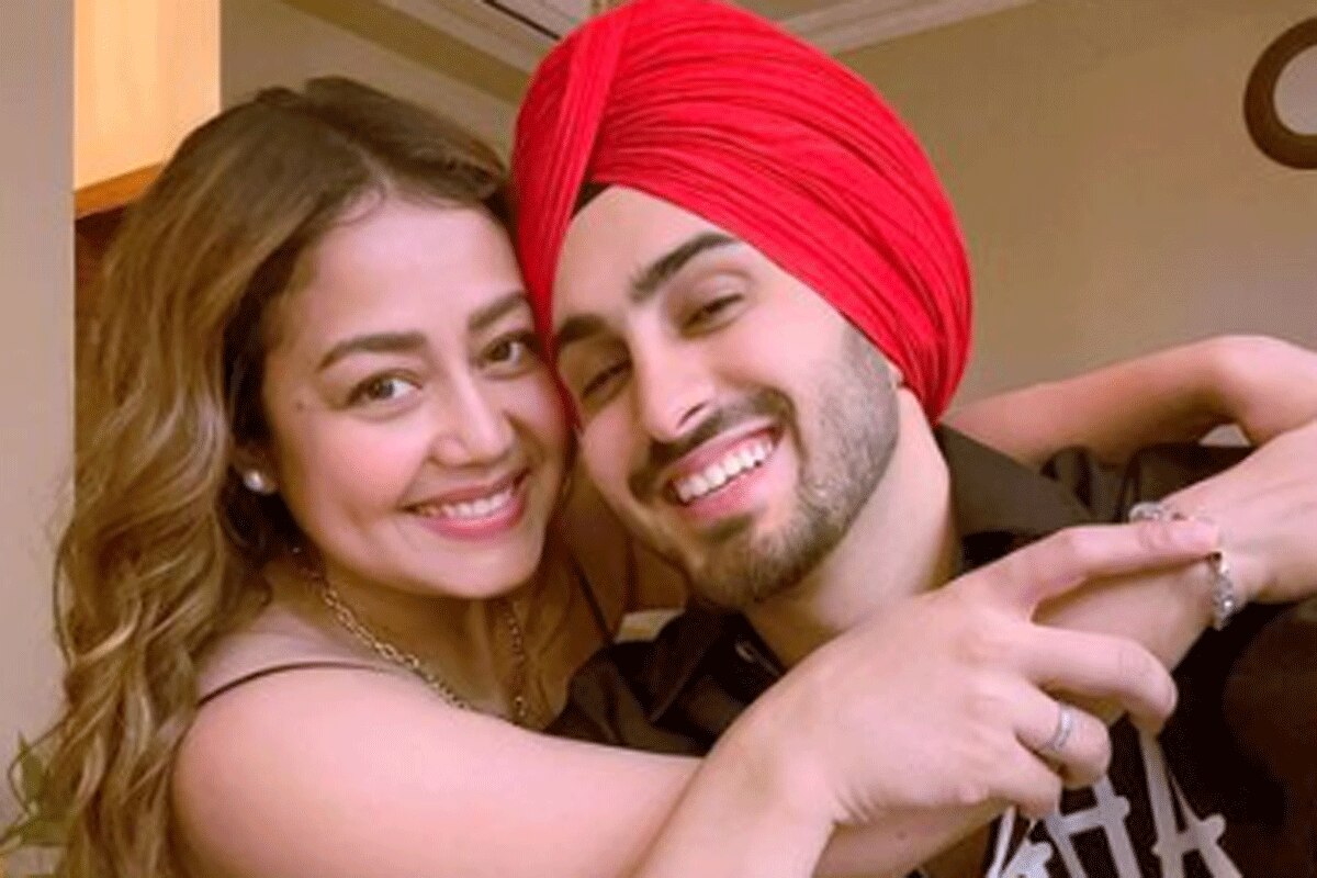 Valentines Day: रोहनप्रीत ने अपनी बीवी नेहा कक्कड़ को दिया ये सरप्राइज़, इमोशनल हुईं सिंगर