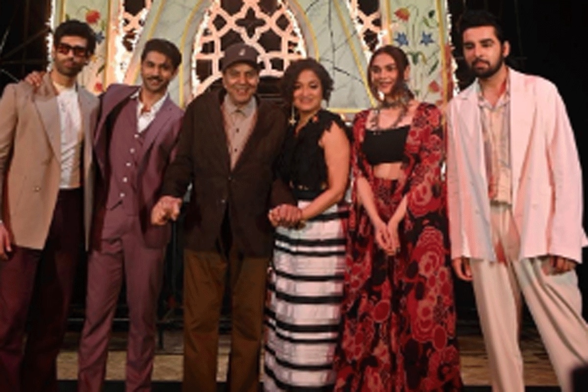 'ताज डिवाइडेड बाय ब्लड' में बादशाह अकबर का किरदार निभाएंगे नसीरुद्दीन शाह