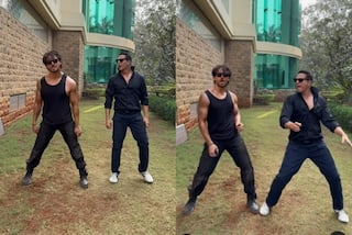 Tiger-Akshay Recreate 'Main Khiladi Tu Anari' Dance - Watch