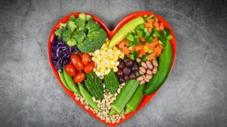 Heart Attack in Women: 7 Wholesome Foods That Can Lower The Risk of Heart Diseases