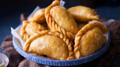Gujiya Recipe: आने वाली है होली, कर लें गुझिया बनाने की तैयारी, जानें रेसिपी