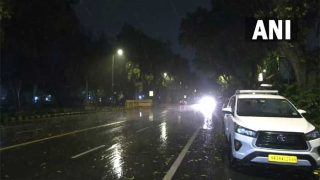 Weather News: Delhi- NCR में तेज गरज -चमक के साथ भारी बारिश, 10 फ्लाइट डायवर्ट की गईं