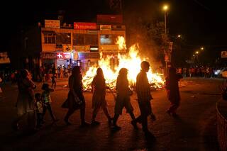 Holika Dahan 2023: होलिका दहन की रात जरूर करें ये काम, बुरी नजर से मिलेगा छुटकारा