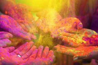 देशभर में आज मनाया जा रहा है होली का त्योहार, बिहार में हुड़दंग की तो खानी पड़ेगी जेल की हवा; UP में बिना इजाजत मारी पिचकारी तो...