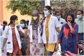 Covid Restriction: कोरोना के बढ़ते मामलों का दिखने लगा असर, पाबंदियों की शुरुआत; यहां फिर मास्क हुआ जरूरी