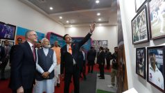 मोदी, अल्बानीस ने नरेंद्र मोदी स्टेडियम के 'हॉल ऑफ फेम संग्रहालय' का किया दौरा, देखें तस्वीरें