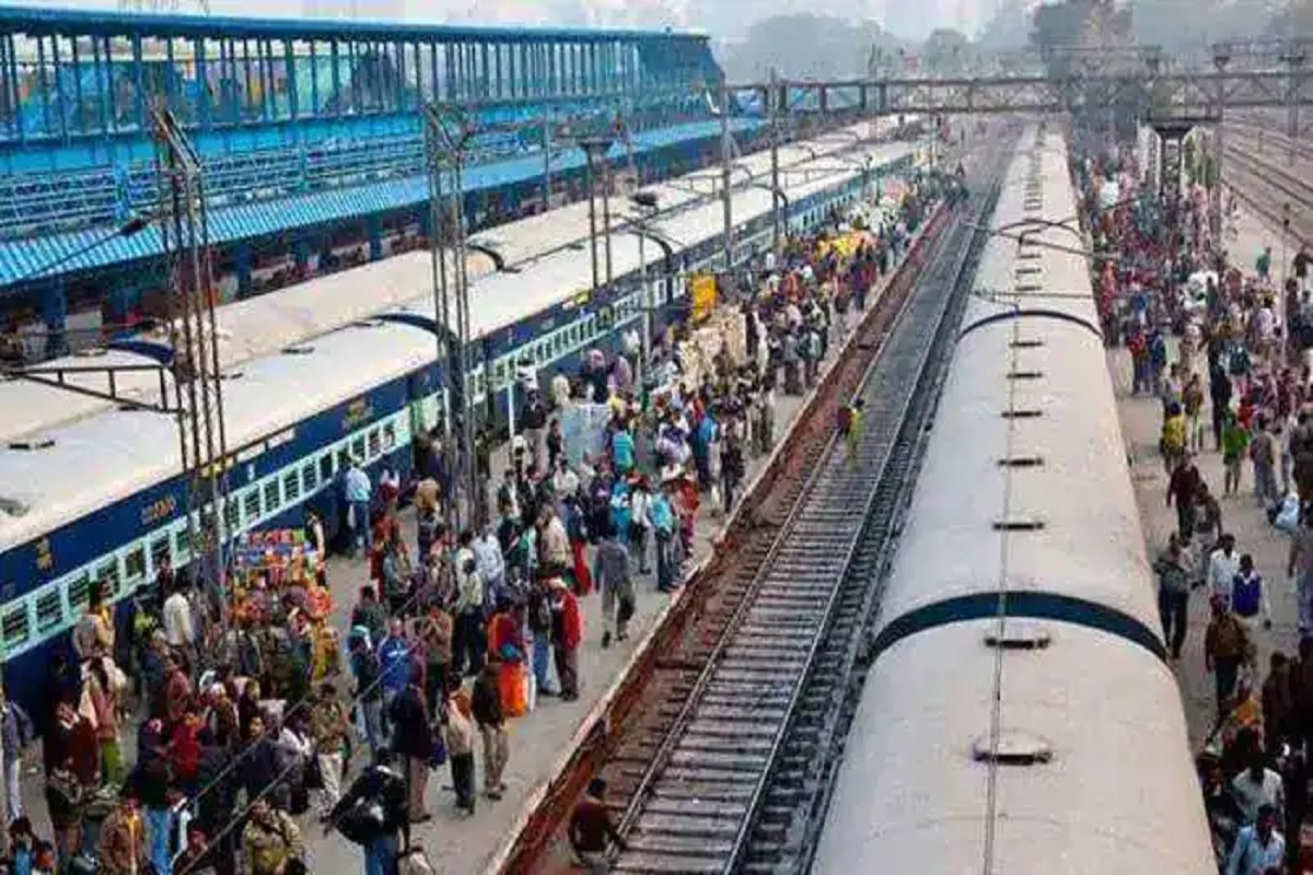 1200px x 800px - Porn Video Played On TV Screens At Patna Railway Station, Passengers File  Complaint