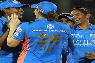 WPL 2023: मुंबई इंडियंस ने रचा इतिहास, गुजरात जायंट्स को 55 रन से हराकर सबसे पहले प्लेऑफ में पहुंची