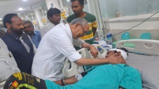 मध्य प्रदेश के पूर्व सीएम दिग्विजय सिंह की कार से टकराई बाइक, युवक घायल, अस्पताल में भर्ती