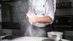 Mukesh Ambani Cook Salary: मुकेश अंबानी के कुक को मिलता है ज्यादातर MLA से अधिक वेतन, जानें- एंटीलिया के कर्मचारियों की सैलरी?