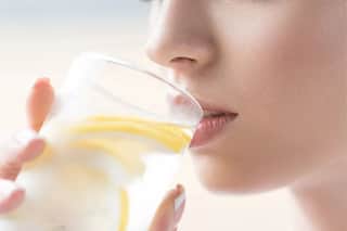 After Holi Effects: खा लिया है होली पर ज्यादा मीठा और ऑयली फूड तो ऐसे करें बॉडी को डिटॉक्स