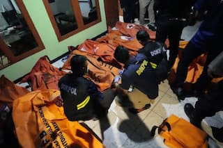 Indonesia: Fire At Oil Storage Depot In Jakarta Kills 17; Thousands Evacuated