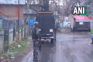 जम्मू-कश्मीर के पुलवामा में सुरक्षा बलों और आतंकियों के बीच मुठभेड़ जारी