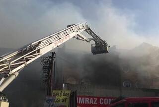 WATCH: Massive Fire Breaks Out In AR Tower In Kanpur's Basmandi Area, 16 Fire Tenders On spot