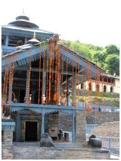 इस मंदिर में हैं मां पार्वती के पैरों के निशान, द्वापर युग में हुआ था निर्माण