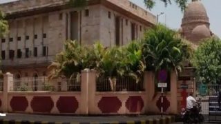 हाई कोर्ट का बड़ा फैसला, बिना गलत इरादे से पीठ और सिर पर हाथ फेरने से अवयस्क लड़की की लज्जा भंग नहीं होती