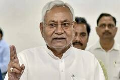 नीतीश कुमार ने कहा- केंद्र सरकार कोरोना के टीके नहीं दे रही, सहयोग के बिना भी जारी रहेगा टीकाकरण