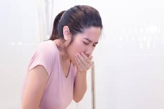 After Holi Effects: होली पर ओवरईटिंग ने कर दिया है पेट खराब? जानें कैसे पाएं राहत