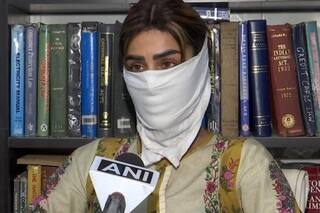 Satish Kaushik Death Case: महिला का आरोप, पुलिस ने नष्ट किए उसके पति के खिलाफ सबूत