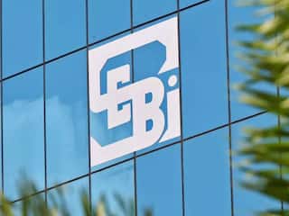 SEBI ने BSE के लिए नियामक शुल्क पर जारी किया नया निर्देश, शेयरों में आई भारी गिरावट