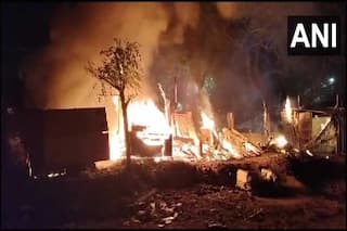 Jharkhand News: जमशेदपुर में धार्मिक ध्वज के अपमान को लेकर झड़प, आगजनी, धारा 144 लागू, RAF तैनात