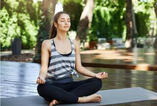 Aromatherapy Yoga: 5 Powerful Ways to Uplift Your Mood Through Therapeutic Asanas