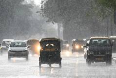 Weather Update Today: गरज-चमक के साथ दिल्ली-एनसीआर में बारिश, जानें- आगे के लिए क्या है मौसम विभाग का पूर्वानुमान?