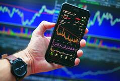CLOSING BELL: Sensex Drops 520 Points, Falls Below 60K Mark Again; Infosys Down 9% Followed By TechM