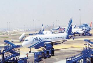 DGCA ने सुरक्षा नियमों की अनदेखी पर IndiGo के 2 पायलटों का लाइसेंस किया सस्पेंड, यह है आरोप