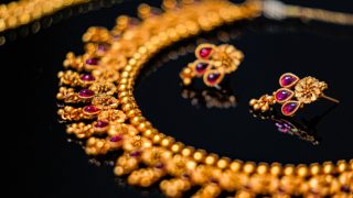 Gold Rates Fall On Friday, April 28: Check Yellow Metal's Price Today In Delhi, Chennai, Mumbai & Other Cities
