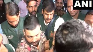 मोस्ट वांटेड भगोड़े गैंगस्टर दीपक 'बॉक्सर' को दिल्ली पुलिस की स्पेशल सेल मैक्सिको से भारत लाई