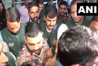 मोस्ट वांटेड भगोड़े गैंगस्टर दीपक 'बॉक्सर' को दिल्ली पुलिस की स्पेशल सेल मैक्सिको से भारत लाई