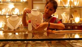 Gold Sales Decline Factor: भारत में घटती जा रही है सोने की बिक्री, जानें- क्या है वजह? | Explained