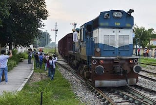 Mobile मेरी जान! मोबाइल चोर के पीछे-पीछे चलती ट्रेन से कूदी महिला, फिर भी पकड़ में नहीं आया
