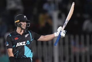 PAK vs NZ: मार्क चैपमैन के तूफानी शतक से न्यूजीलैंड ने दर्ज की 100वीं जीत, पाकिस्तान से लिया बदला