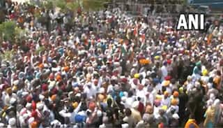 Poonch Terror Attack: पांचों शहीदों की पार्थिव देह उनके गांव पहुंची, अंतिम विदाई देने उमड़ी भीड़