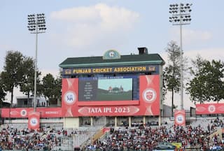 KKR vs PBKS: इस वजह से करीब आधे घंटे रुका रहा खेल, सोशल मीडिया पर फूटा लोगों का गुस्सा