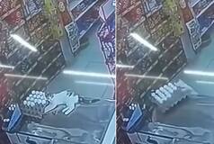 Cat   s    Crime    Caught On CCTV, Internet Says Not Guilty: Watch Funny Video