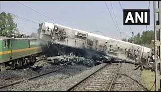 Train Accident:	 MP में दो मालगाड़ी में भिड़ंत, लोको पायलट की मौत, कुछ रेलकर्मी जख्मी, 10 ट्रेनें रद्द