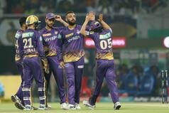 KKR के मिस्ट्री स्पिनर की गुत्थी को सुलझा नहीं पाए RCB के बल्लेबाज, वरुण चक्रवर्ती ने एक ओवर में झटके दो बड़े विकेट